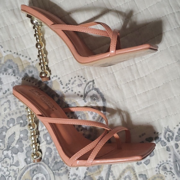 Cape Robbin thong heels - Picture 2 of 4